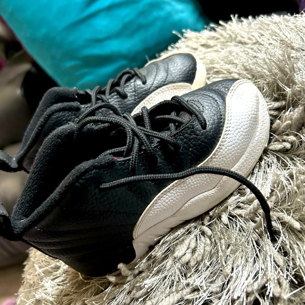 Retro Jordan Black and White 9c